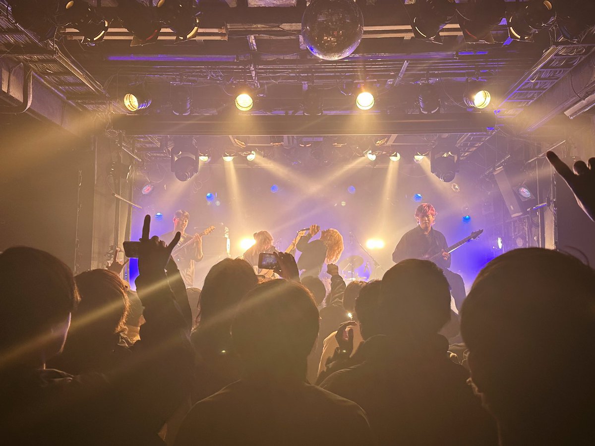 ARIES__BAND's tweet photo. @slothreat pre.
"Worlds Apart Vol.2"

素晴らしい日となりました。

共演者の皆様、スタッフの皆様、主催のSLOTHREATの皆様
本当にありがとうございました！

またどこかでお会いしましょう！

1 . 仮初の夢を反芻する
2 . コラプション
3 . NOVEL
4 . Six Point Two
5 . a gleam
6 . Reminisce https://t.co/VFUnrDyC2s