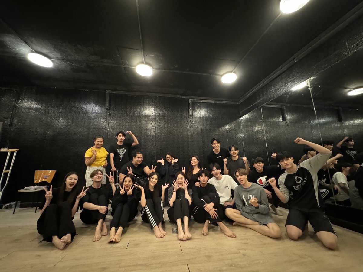 HighSchoolGMMTV's tweet photo. Workshop กันอีกวัน สนุกสนาน เฮฮา~ 🤭  #HighSchoolFrenemy #GMMTV https://t.co/oEXuu86LUV