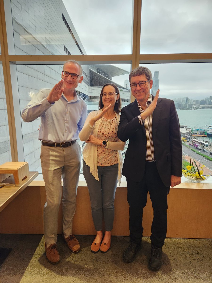 Doing the 'Lorimer Burst' with my Fellow @ShawPrize winners @DuncanLorimer and @pulsargirl in Hong Kong.