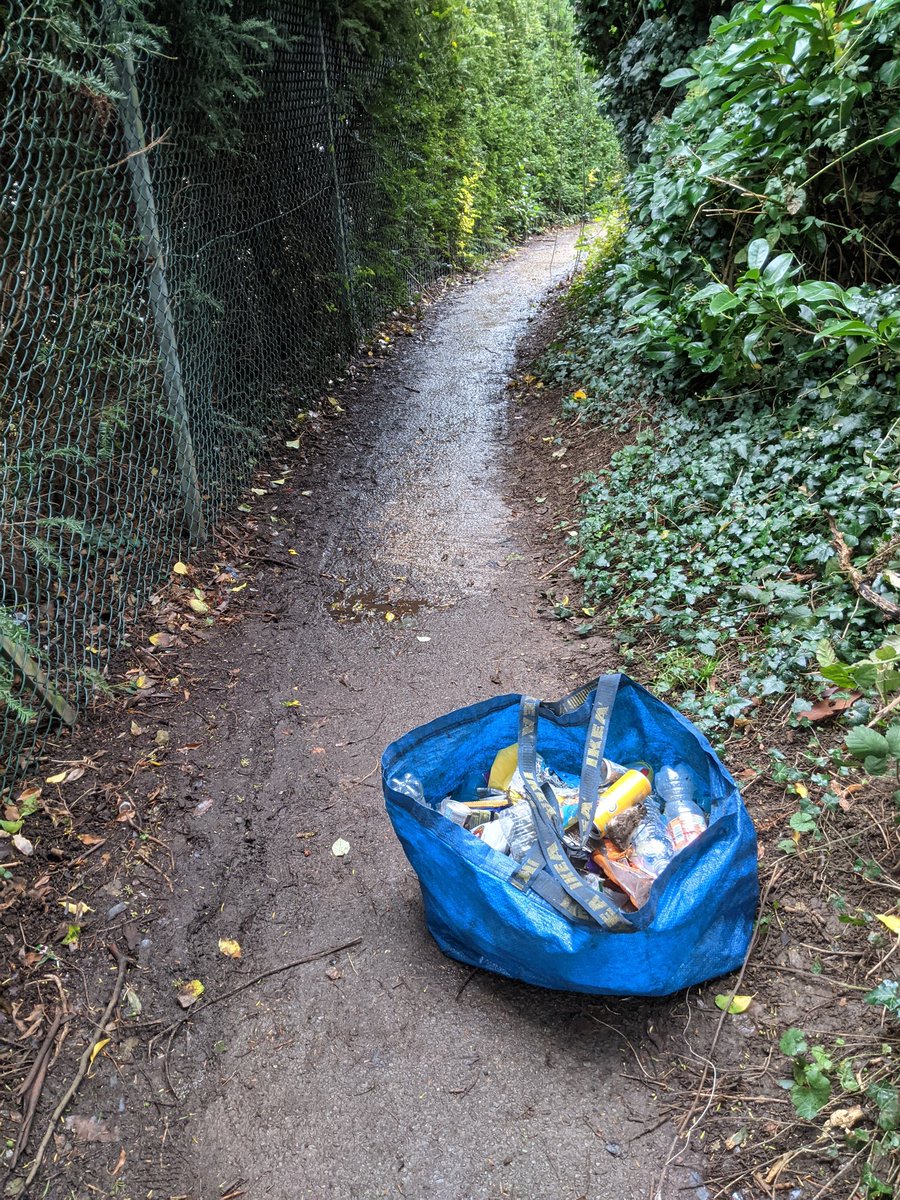 EricTorrington's tweet photo. 419 #litter items freshly picked from a regular #Dursley loop with another visit to the 'alleyway of doom'. Now off to #Drycott Industrial Estate another local hotspot supporting @TruckersUp. https://t.co/HYqOg3IaN2
