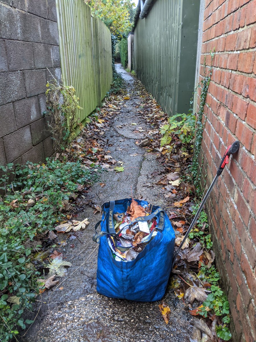 EricTorrington's tweet photo. 419 #litter items freshly picked from a regular #Dursley loop with another visit to the 'alleyway of doom'. Now off to #Drycott Industrial Estate another local hotspot supporting @TruckersUp. https://t.co/HYqOg3IaN2