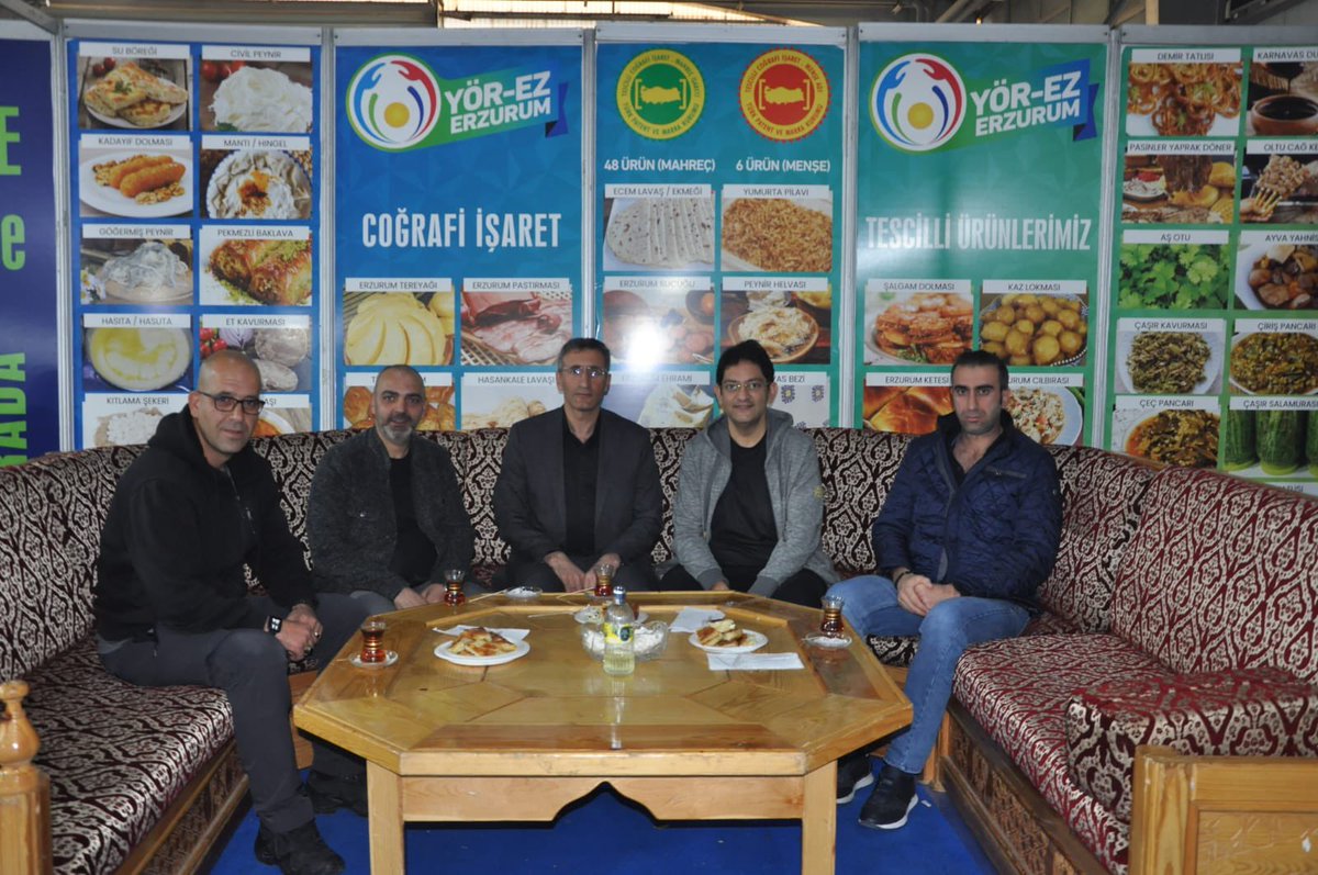 yhakanoral's tweet photo. Diyarbakır fuarında, Erzurum 1. OSB Bölge Müdürümüz İhsan Ateş ve ekibiyle bir araya geldikten sonra, ALZ Diyarbakır Fuarcılık firmasından Umar Fırat ve Ebru Aytar ile birlikte Diyarbakır’ın tescilli ürünleri olan Çiğ Köfte ve Burma Kadayıf standlarına ziyaret gerçekleştirdik. 

Bu güzel fuar için ALZ Fuarcılık Yöneyim Kurulu Başkanı Cihat Alagöz başta olmak üzere, tüm ALZ Fuarcılık ekibine teşekkür ediyorum.

@RHisarciklioglu @CihatAlagoz @AlzFuar