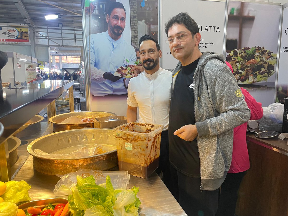 yhakanoral's tweet photo. Diyarbakır fuarında, Erzurum 1. OSB Bölge Müdürümüz İhsan Ateş ve ekibiyle bir araya geldikten sonra, ALZ Diyarbakır Fuarcılık firmasından Umar Fırat ve Ebru Aytar ile birlikte Diyarbakır’ın tescilli ürünleri olan Çiğ Köfte ve Burma Kadayıf standlarına ziyaret gerçekleştirdik. 

Bu güzel fuar için ALZ Fuarcılık Yöneyim Kurulu Başkanı Cihat Alagöz başta olmak üzere, tüm ALZ Fuarcılık ekibine teşekkür ediyorum.

@RHisarciklioglu @CihatAlagoz @AlzFuar