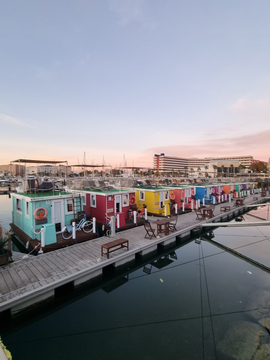 andyaalbert's tweet photo. #casasflotantes #houseboats #gibraltar https://t.co/ghCsq3gqMG