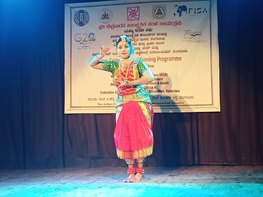 ICCRROBENGALURU's tweet photo. ICCR Zonal Office South Bengaluru @kannada_bhavan @dyesdept @bvbblr FISA B presented solo Bharatanatyam by Ms.Vinetha K V under #EFCEP on 17 November 2023 at Bharatiya Vidya Bhavan. Glimpses Iccr Delhi https://t.co/zW8vBnFGb4