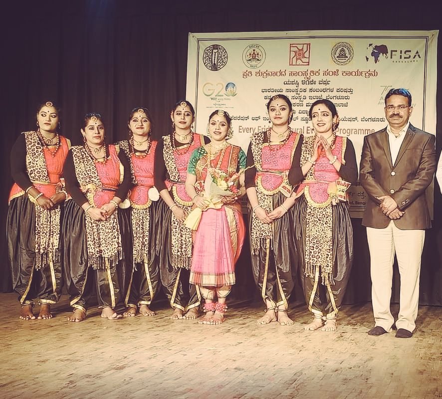 ICCRROBENGALURU's tweet photo. ICCR Zonal Office South Bengaluru @kannada_bhavan @dyesdept @bvbblr FISA B presented solo Bharatanatyam by Ms.Vinetha K V under #EFCEP on 17 November 2023 at Bharatiya Vidya Bhavan. Glimpses Iccr Delhi https://t.co/zW8vBnFGb4
