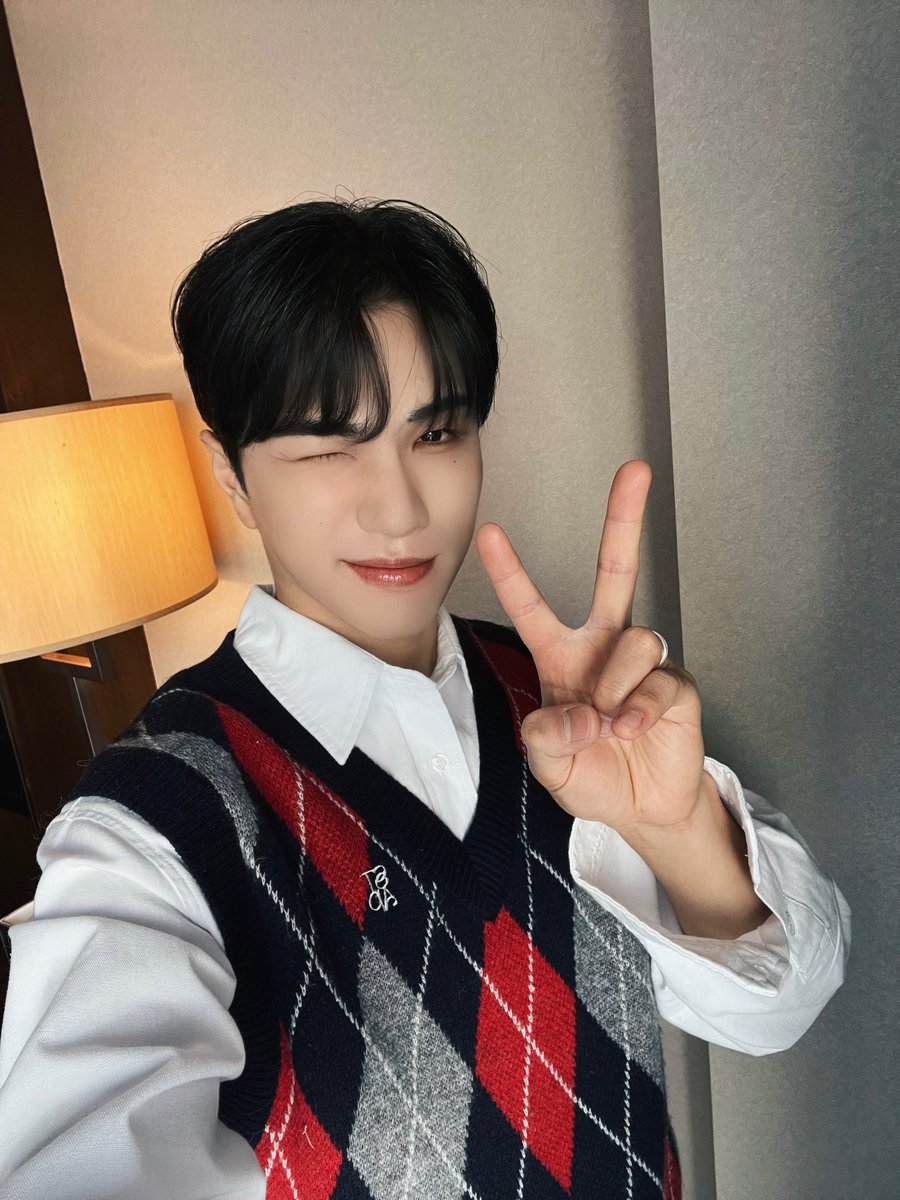 [#태환]

중국에서 팬싸인회를 할 수 있어서 행복했습니다!🤍🪽

#VANNER #배너 #TAEHWAN