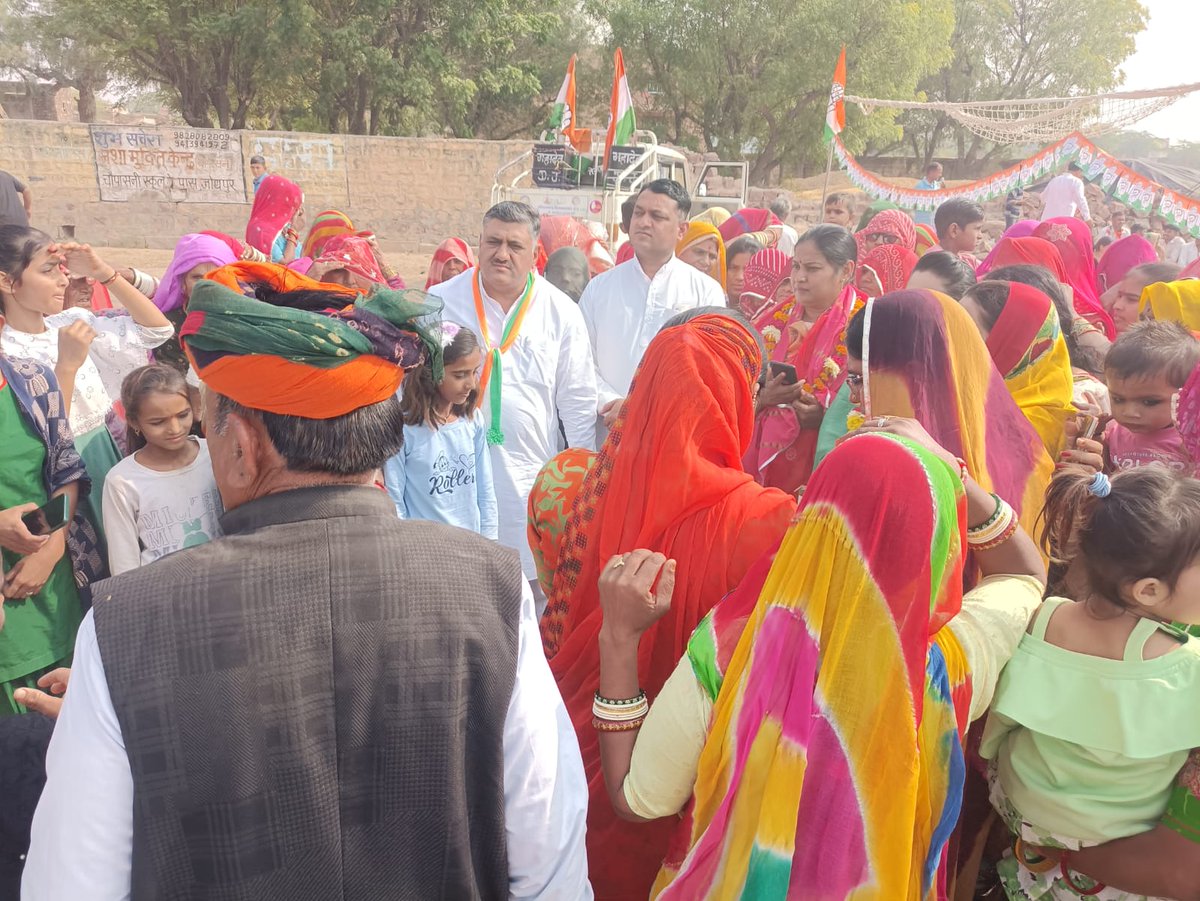 papuramdara's tweet photo. #भोपालगढ़_विधानसभा_क्षेत्र से कांग्रेस प्रत्याशी #श्रीमती_गीता_बरवड़_जी के साथ जनसंपर्क के क्रम में ग्राम #गोदावास में कांग्रेस के पक्ष में मतदान करने की अपील की ! 

25 नवंबर को कांग्रेस के हाथ को अपना बहुमूल्य मत दें !
#कांग्रेस_फिर_से
 #Bhopalgarh 
#GeetaBarwar
#CongressPhirSe https://t.co/hbVAQjBaUn