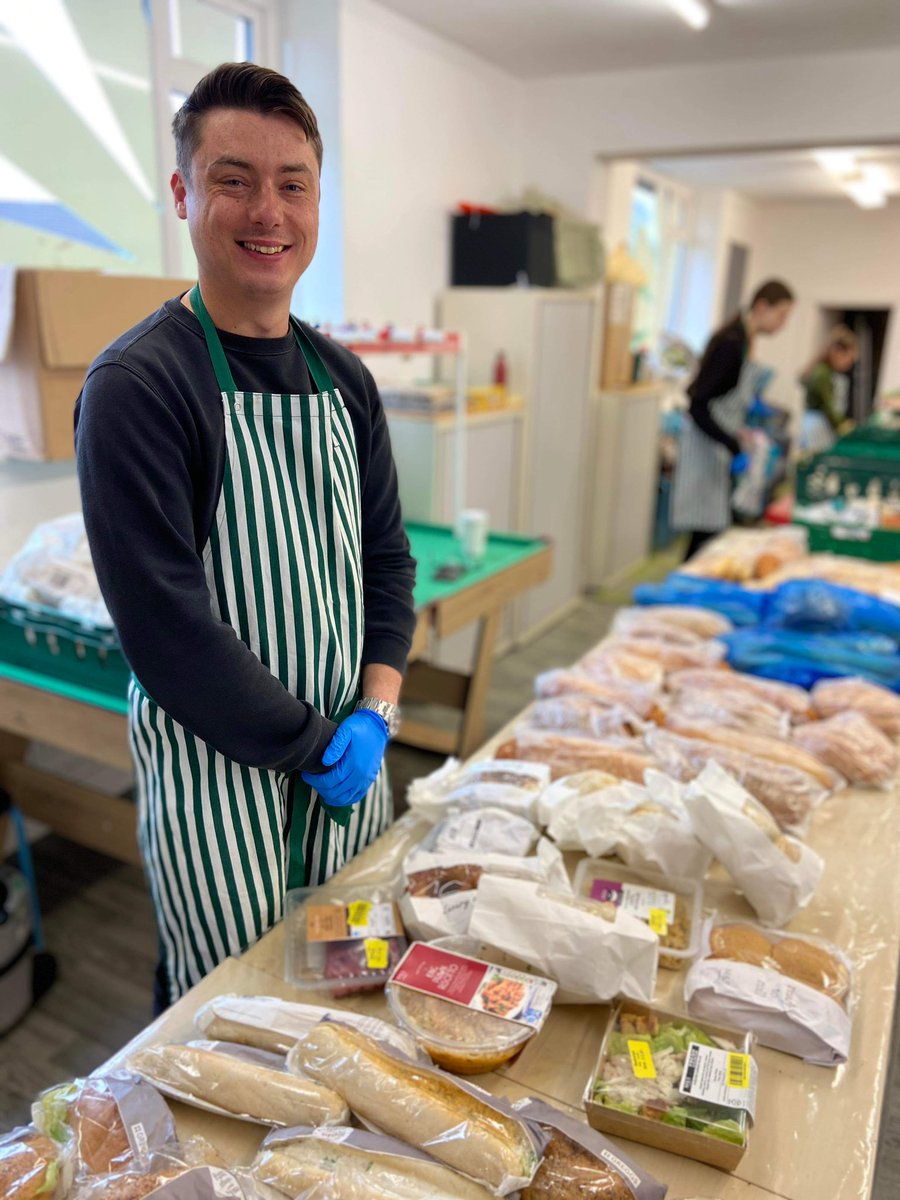 Helping out at Broadlea Community Centre this morning with Bramley Care Bears foodbank. It’s shameful that we need foodbanks in our country but I’m so grateful to the volunteers for supporting local residents throughout this cost of living crisis.