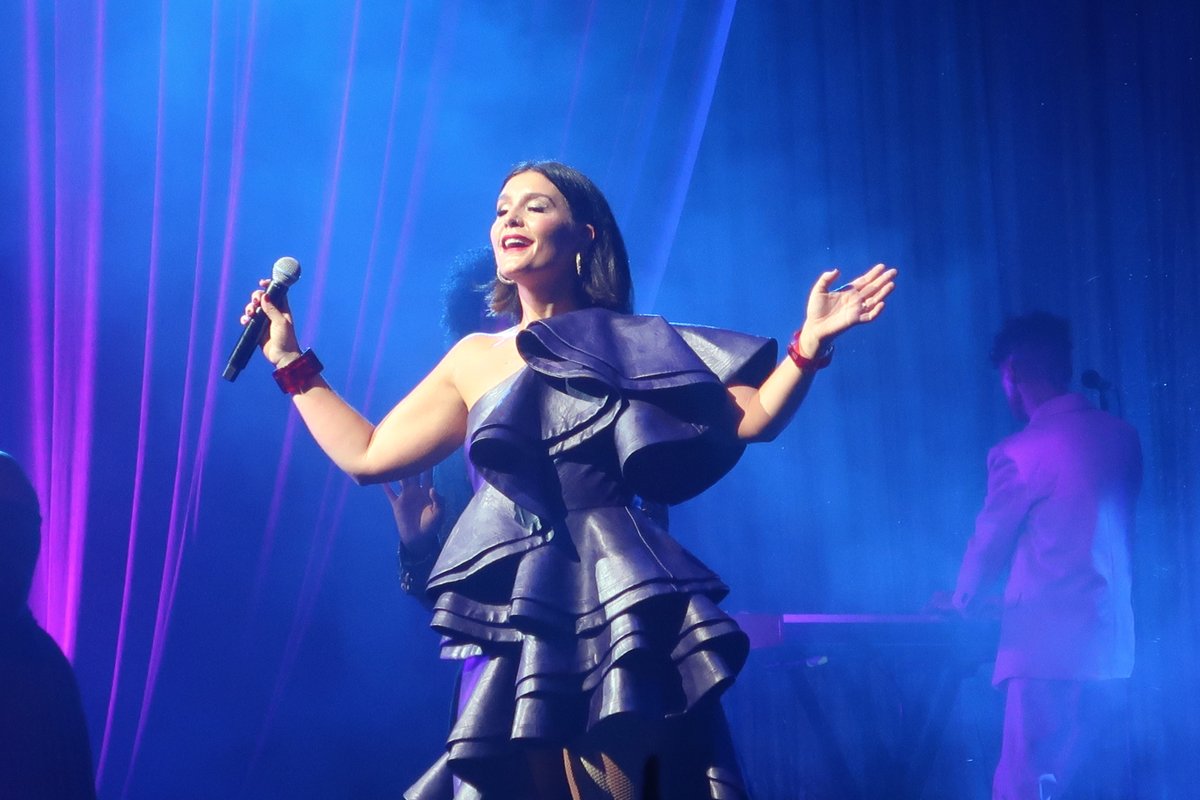 sjrobertson's tweet photo. Still buzzin' from @JessieWare's show at Alexandra Palace last night in front of a 10,000-strong audience. Truly a tour de force. She served us:
✅ Vocals
✅ Bangers
✅ Choreo
✅ Costume changes
✅ Iconic looks
✅ Banter
✅ plus sh*t loads of disco magic🔥🕺
#ThatFeelsGoodTour https://t.co/YWPiQNhiAM