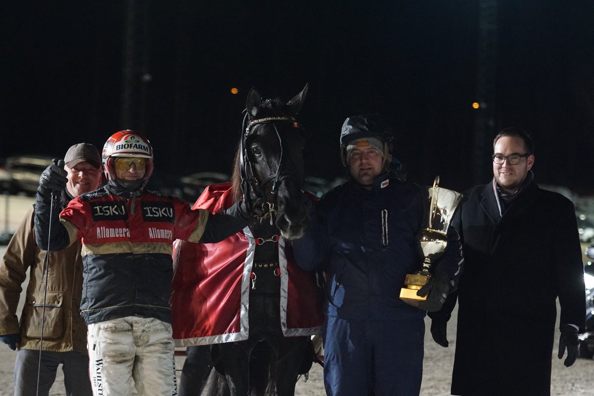 Tällä viikolla Killerillä kilpailtiin Kavioliiga-ravit sekä 2-vuotiaiden lämminveristen Kasvattajakruunu-finaalit ja suomenhevosten Tammaderby 🏆 

🥇 Let's Get It Up
🥇 One Of
🥇 Interlude Ferm
🥇 Vauhtis
🥇 Dozen of Oysters
🥇 Tuliveera
🥇 Tinderi

📷: Merja Ahola-Turpeinen