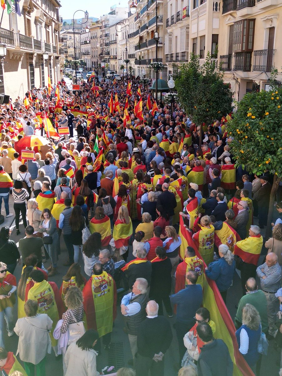 manolo_baron's tweet photo. ¡ Gracias #Antequera ! Multitudinaria, pacífica y democrática concentración en defensa de nuestro Estado de Derecho y en contra de la impunidad para los que quieren romper #España. https://t.co/hUz6htnvnx