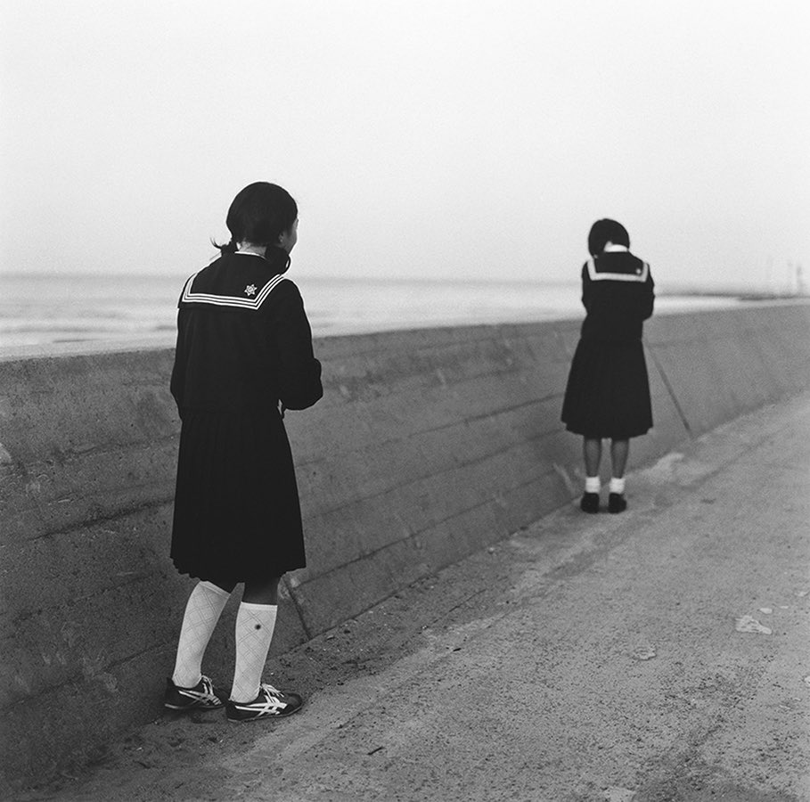 Bertrom's tweet photo. Shōji Ueda.

He is drawn to the stark silhouettes of people against dark backdrops and to portraits that are both playful and meticulously composed. https://t.co/V0hLbroyHa