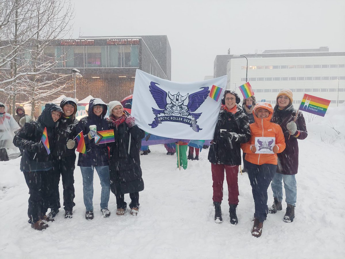 Happy #PolarPride and #ArcticPride! Visibility and diversity are so important, and I’m #proud to be in a field that celebrates our community 🏳️‍🌈✨ #PolarPride2023 #LGBTSTEM