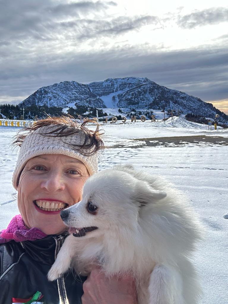 Accarezzando la prima neve sullo #Zoncolan. 

Si vede quanto sono felice?!?
Mandi❤️ 

#19novembre