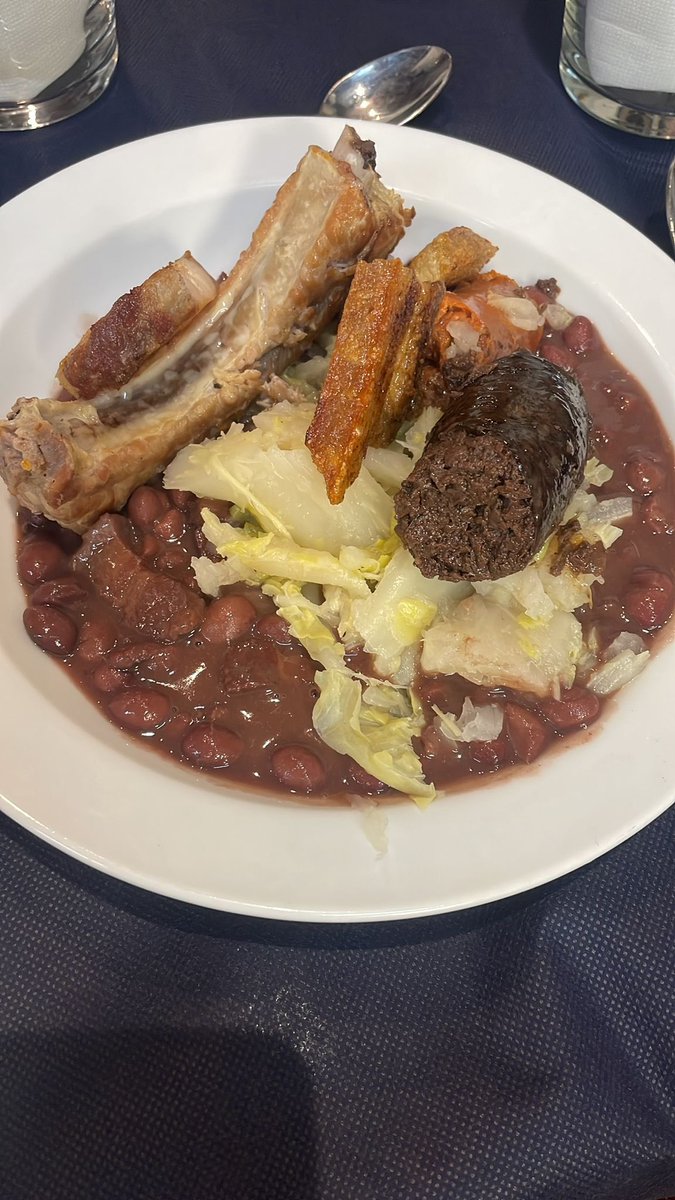 euskoetxea's tweet photo. Como de costumbre por estas fechas, con motivo de Todos los Santos, en Gure Txoko lo celebramos con una alubiada con gran producto de #olano de #beasain. https://t.co/7WPW3zT18U