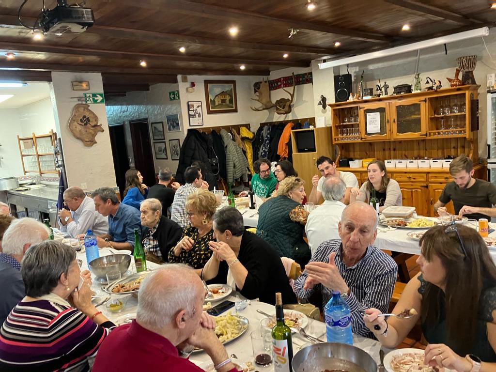 euskoetxea's tweet photo. Como de costumbre por estas fechas, con motivo de Todos los Santos, en Gure Txoko lo celebramos con una alubiada con gran producto de #olano de #beasain. https://t.co/7WPW3zT18U