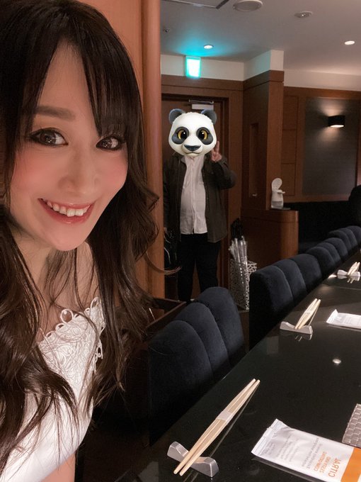 やっとラビリンスにお客様が来てくれた😃今日はまったりタイム😆 https://t.co/Rji5yRKFHA<a href="/tag/%E5%B7%9D%E4%B8%8A%E3%82%86%E3%81%86"class="tags"><span>#川上ゆう</span></a><a href="/tag/%E3%83%A9%E3%82%A6%E3%83%B3%E3%82%B8%E3%83%90%E3%83%BC%E3%83%A9%E3%83%93%E3%83%AA%E3%83%B3%E3%82%B9"class="tags"><span>#ラウンジバーラビリンス</span></a>