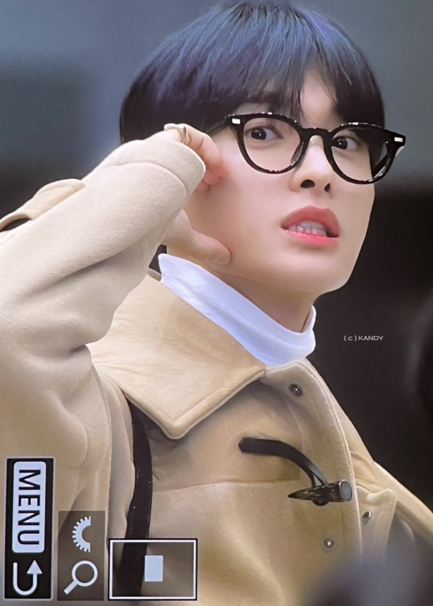 KyeomsBaekery's tweet photo. Dokyeom is absolutely the cutest man ever😭😭😭 https://t.co/WEPdniC5Vn