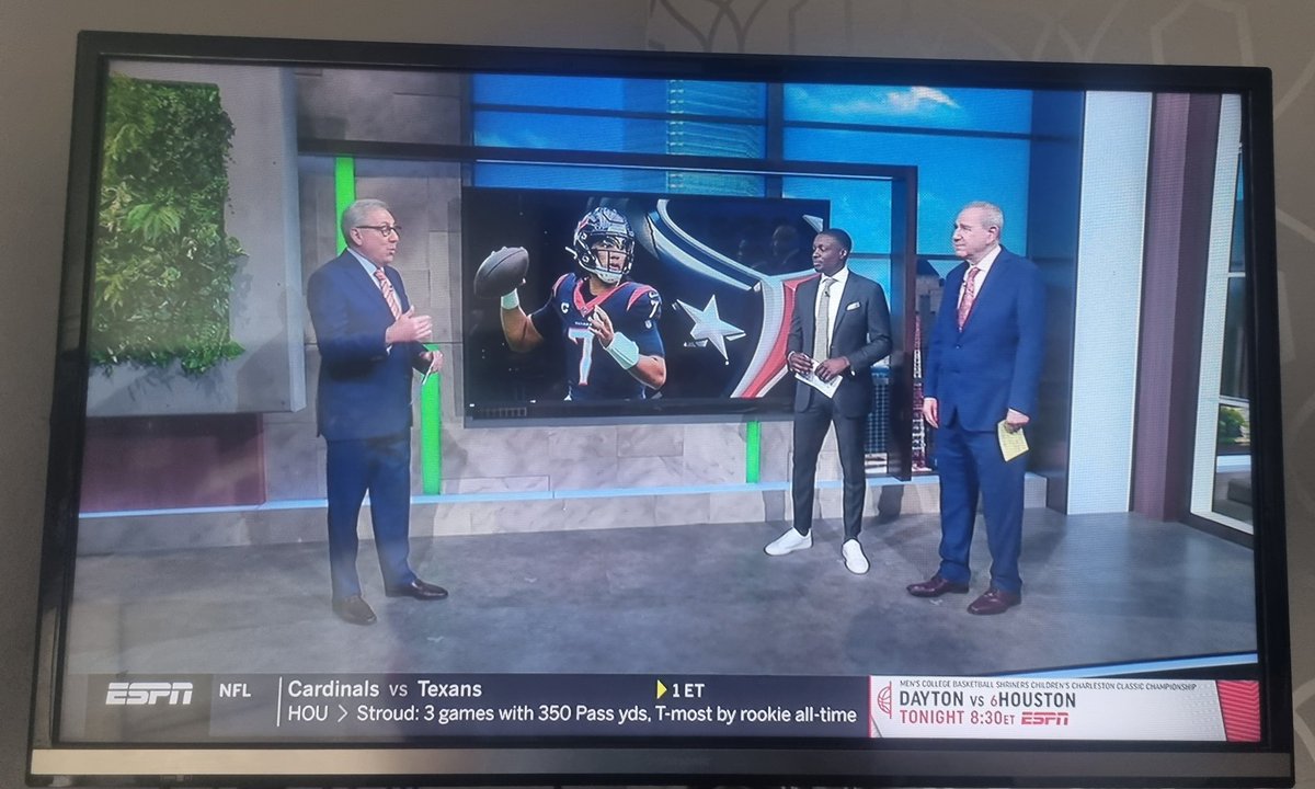 Mutsa8's tweet image. SHAHT AHT @DariusJButler and the #NFLMatchUp boys helping me understand looks and coverages better every Sunday 🤙🏿

#NFLMatchUp #EverythingDB