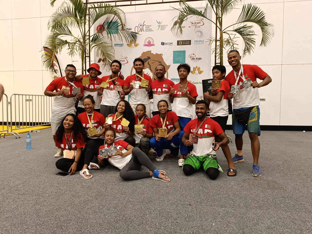 Mialee_r's tweet photo. 18 athlètes - 28 médailles 🔥🔥🔥
GG #TeamMadagascar lors de l'OPEN AFRICA 2023 à l'île Maurice
GG aussi #CheckmatMadagascar 🔥🔥🔥
#BJJ #OpenAfrica https://t.co/IKBBgat7iO