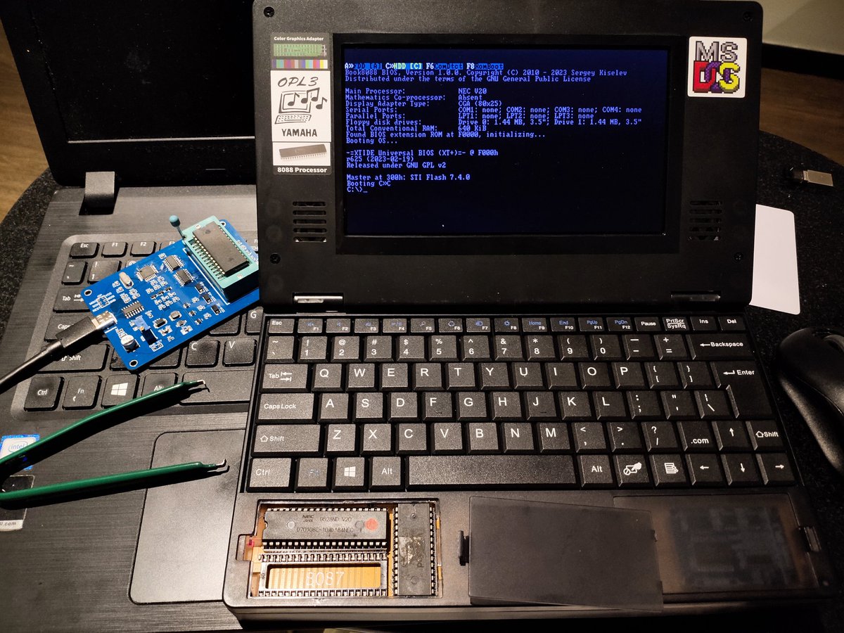 I bought some W27C512 and replaced the BIOS of my Book 8088 with <a href="/SergeKise/">Serge Kise</a>'s version, now it looks much better.