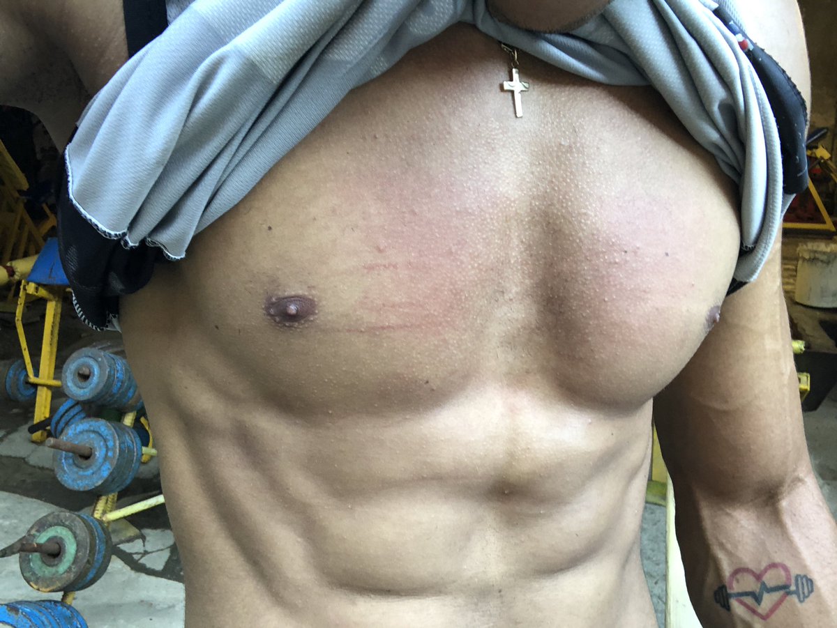 adrian_guerrac's tweet photo. El gym empieza a dar sus resultados #cuban_boy
#model_fitness
#sexy_men
#perfect_body #sexy #Gymbro https://t.co/AUlN2dWcUr