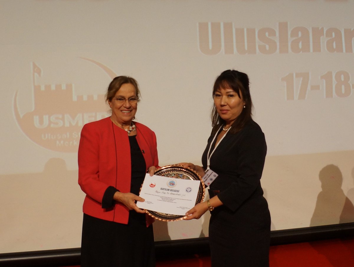 usmerstrateji's tweet photo. "21. Yüzyıl Asya'sında Devlet" başlıklı altıncı oturum başarıyla tamamlandı.

USMER Başkanı Şule Perinçek, konuşmacılara ödüllerini takdim etti. https://t.co/I4Dvgb7CFd
