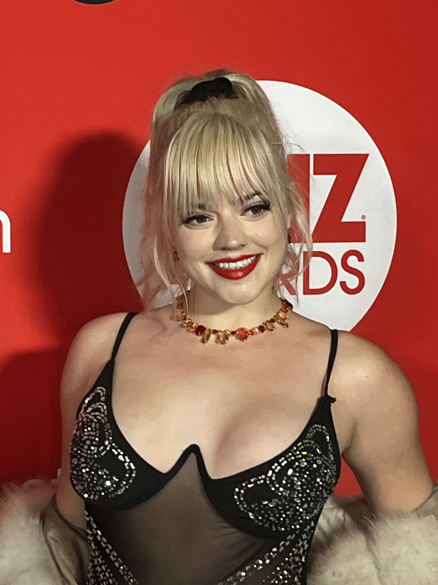 help ourvfriends <a href="/emmreport/">EMMREPORT</a>, can anyone id  @xbiz red carpet , #xbiz #awards, #photooftheday, 
#model,#actress,#love,#beautiful,#fire,#pretty, #hot,@mydaddyspalace