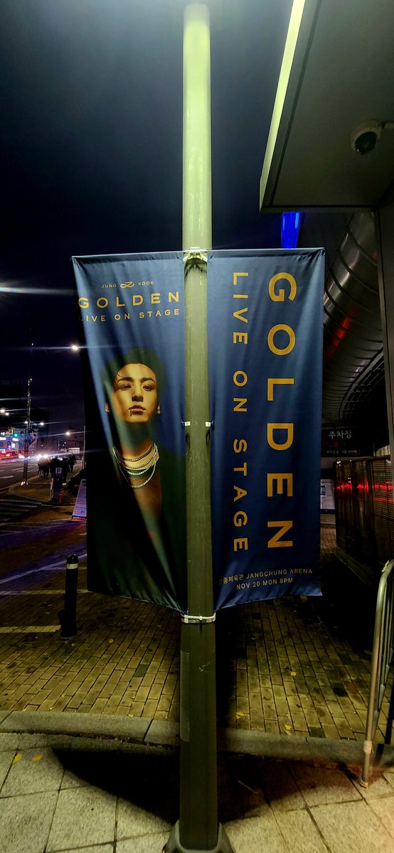 skouklaaa07's tweet photo. 📍Jangchung Gymnasium,  Golden Poster are up, im so EXCITED for tomorrow 💜🙏

#GOLDEN_JungKook #JUNGKOOK https://t.co/cszxbdtLRn