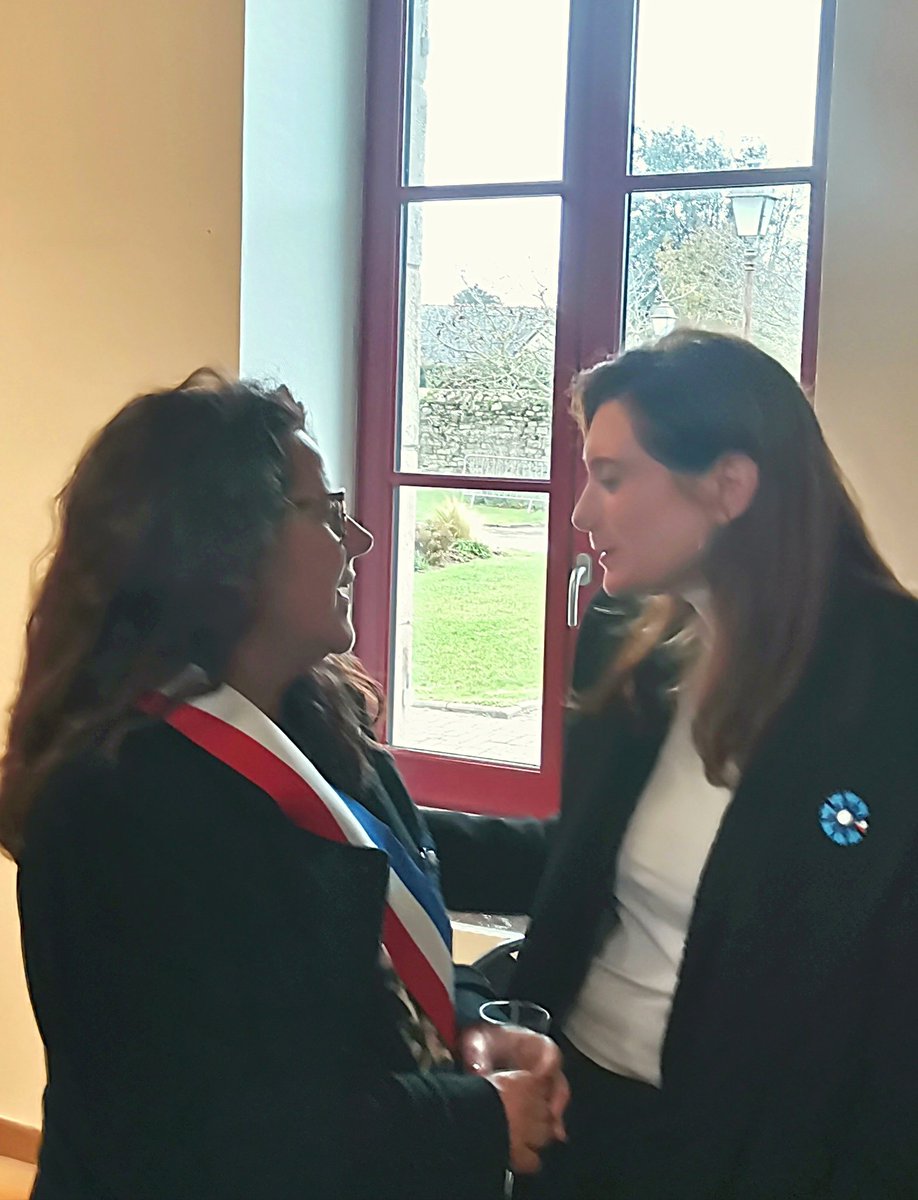 J'apporte mon plein soutien à mon amie <a href="/sandrinejossoan/">Sandrine JOSSO</a> dans l'effroyable épreuve qu'elle vit, honte à #joëlguerriau pour l'abus de confiance et l'acte odieux qu'il lui a fait subir.  <a href="/LesSimones_/">Les Simones</a>