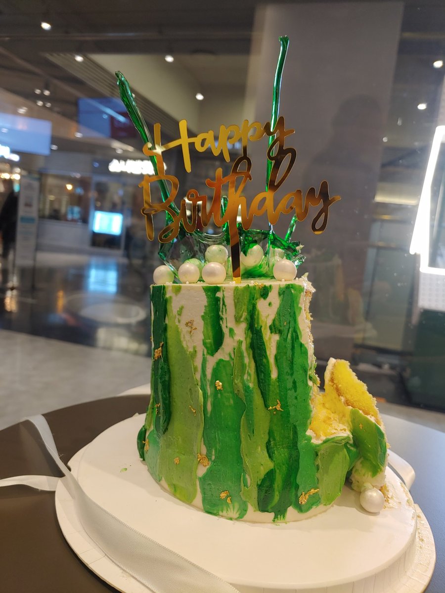 junimoon23's tweet photo. 넷옵 생파 갔다가...생일 선물 받아옴!!

생크림이 점점 녹아내리고 있어요ㅠㅠ
전주까지 잘 좀 버텨주라~~~~ https://t.co/91laUwT5Ft