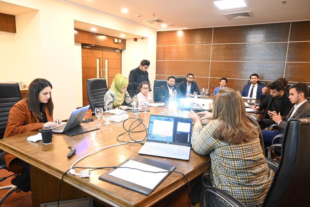 SDPIPakistan's tweet photo. @Abidsuleri @vaqarahmed @Sajidaminjaved @shafmunir @FarahnazZahidi @PciPakChina @energy154 @sherryrehman @JinnahInstitute @ndrmfpk @UNEP @PackagesGroup @RoshanPackages1 @MediaCellPPP @ClimateChangePK @SattiSadia @KhalidWaleed_ @bilal1anwar @ndmapk In our Capacity Building Hub 2023, @DrRaziasafdar engaging with the participants regarding Climate Smart Health Systems. #SIE2023 https://t.co/7GDmcaOKpz