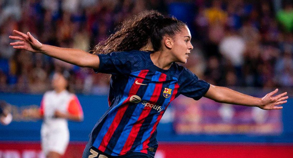 FonsiLoaiza's tweet photo. La futbolista Ari Arias denunció al Real Madrid por abuso de poder y acoso laboral por parte de David Aznar y Ana Rosell, íntima amiga de Vilda. Los medios lo ocultaron. Le dieron la carta de libertad y fichó por el Barça. Hoy ha sido convocada para el Clásico contra su exequipo. https://t.co/aghxQDq5Uj