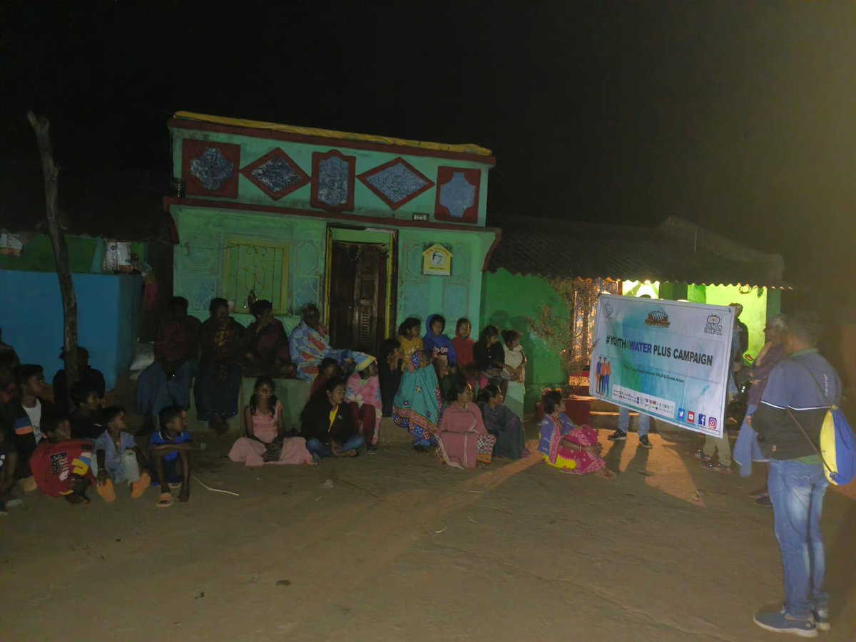 SouthSova's tweet photo. To mark the " World Toilet Day" , Radio Dhimsa has organised it's 2nd Narrowcasting session at Majhiguda village to raise awareness on hygienic practices and the use of toilet.
#Youth4WaterPlusCampaign
@RadioBulbul https://t.co/SVjHnFNAbn