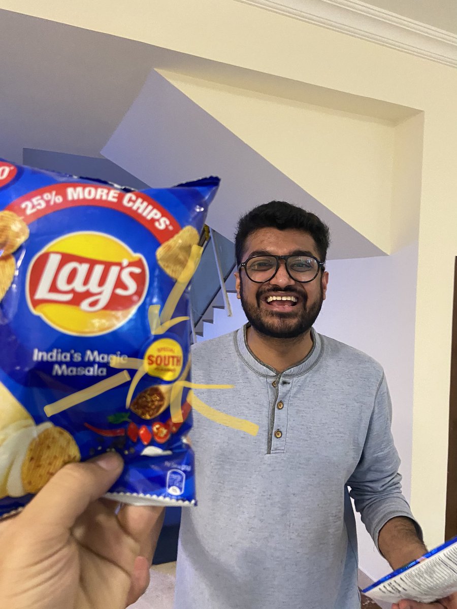 thatssodhawal's tweet photo. I was today years old when I realised blue @LAYS in south India are different???? 

Will curse @aditmittal97 forever now 🤬

#INDvsAUSfinal https://t.co/kuxAJY8GKo
