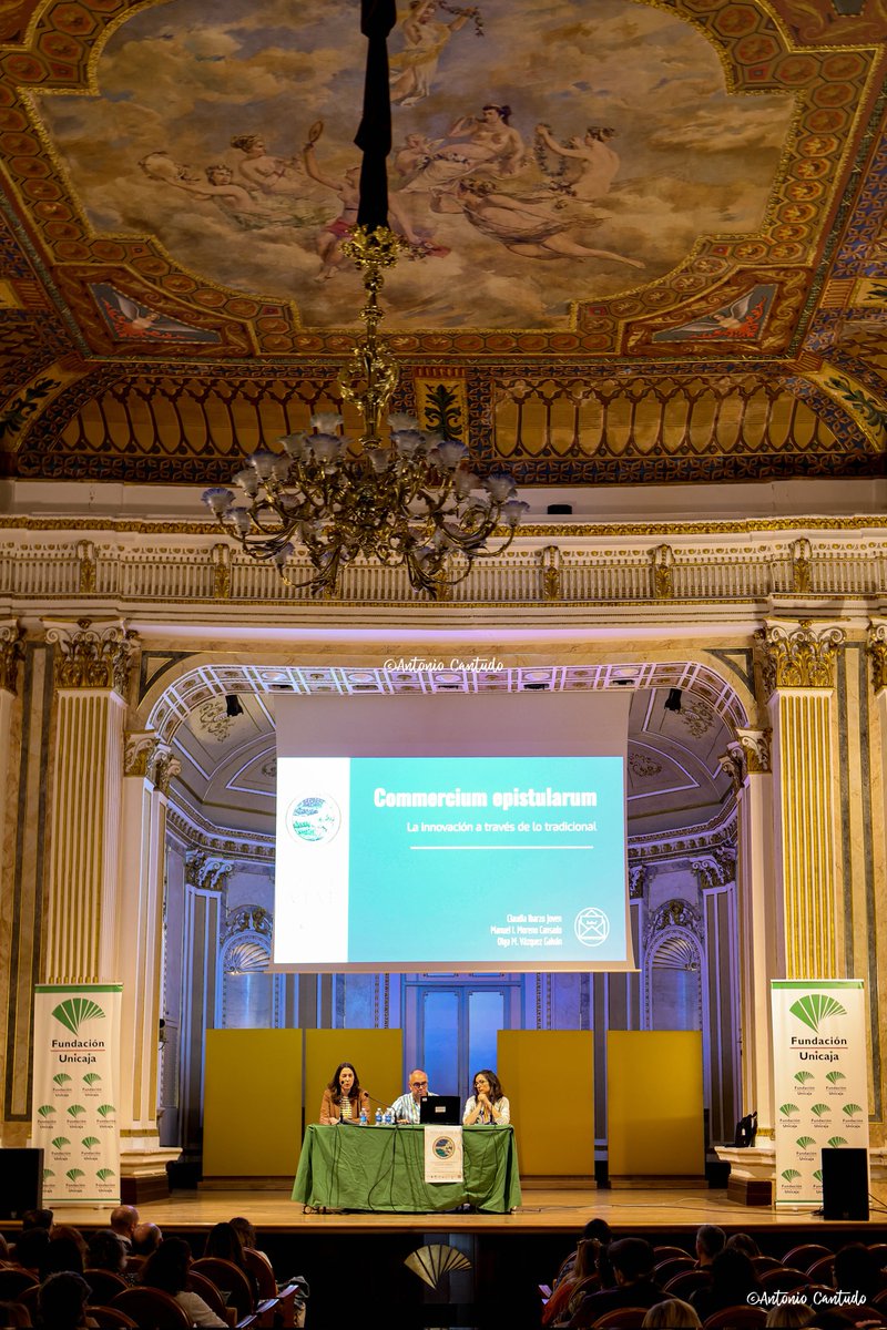teagenes's tweet photo. Hace una semana estábamos en Málaga mostrando a la #GensClassica" el @CEpistularum en #NovaeViaeV organizado por @CulturaClasicaC y @infoUMA. Ahora me llegan unas fantásticas imágenes de Antonio Cantudo que me recuerdan lo grande de las jornadas y lo necesarias que son. GRATIAS! https://t.co/ZJuGsPP9ny