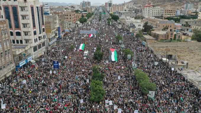ammaralihassan's tweet photo. يثبت اليمنيون دوما أنهم أصل العرب، ومن ظلوا على العهد دوما من العرب واصلين الحاضر بالماضي، حيث النخوة والشرف والعزة والنصرة.
في اليمن أكبر مظاهرات في العالم لدعم غزة. https://t.co/NancsGrQmo