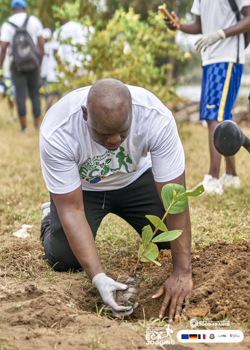 CdpTogoFrance's tweet image. Félicitations @yamafredt président du Cdp togo france pour le geste symbolique !
@Franceautogo