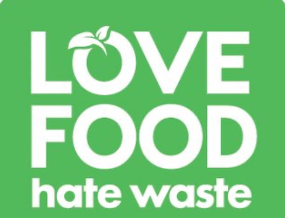 Ask_Why_Not_'s tweet photo. Shame on you @BootsUK #Amersham
dumping baskets BRIMMING with food straight into bins behind your store 😡🥪🌯
#WhyNot work with a #local #charity to #reducefoodwaste ⁉️

@FareShareUK @wwf_uk  @foodwaste #foodwaste #zerowaste #nofoodwaste #csr #stopfoodwaste #foodwastewarriors https://t.co/suyAj32Qzn