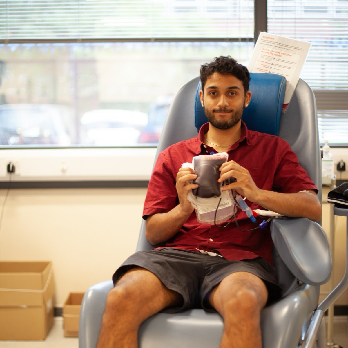 NHSBT's tweet photo. Did you know that men can give blood every 12 weeks, whereas women have to wait 16 weeks to protect their iron levels? 🩸 

Men's blood often contains fewer antibodies making it easier to use in blood products such as plasma and platelets. 

#InternationalMensDay #GiveBlood #NHS https://t.co/PTV49Cz0iD