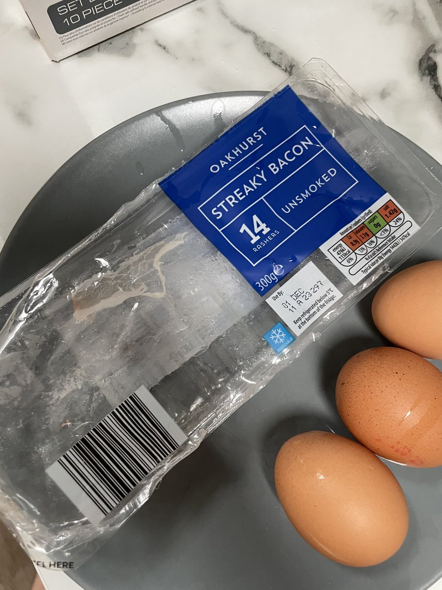 CodaWayne's tweet photo. @AldiUK this is outrageous from you lot! 14 rashers??? Only 7. Fuming https://t.co/tkahCB3Xm4