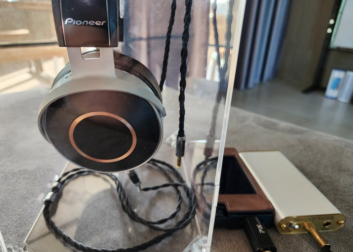 jackri_p's tweet photo. My End Game 2023

Pioneer SE-MONITOR5
NiceHCK BlackDawn customized headphone cable
Sound Tiger Pure
Bispa Brass 4.4 cable
L4 Ultra

OFC BlackDawn was replaced with dual 3.5 rhodium plated connector. It has good bass texture and weight to fullfill SEM5 low range area. Cool! https://t.co/kh1JXOEkIY