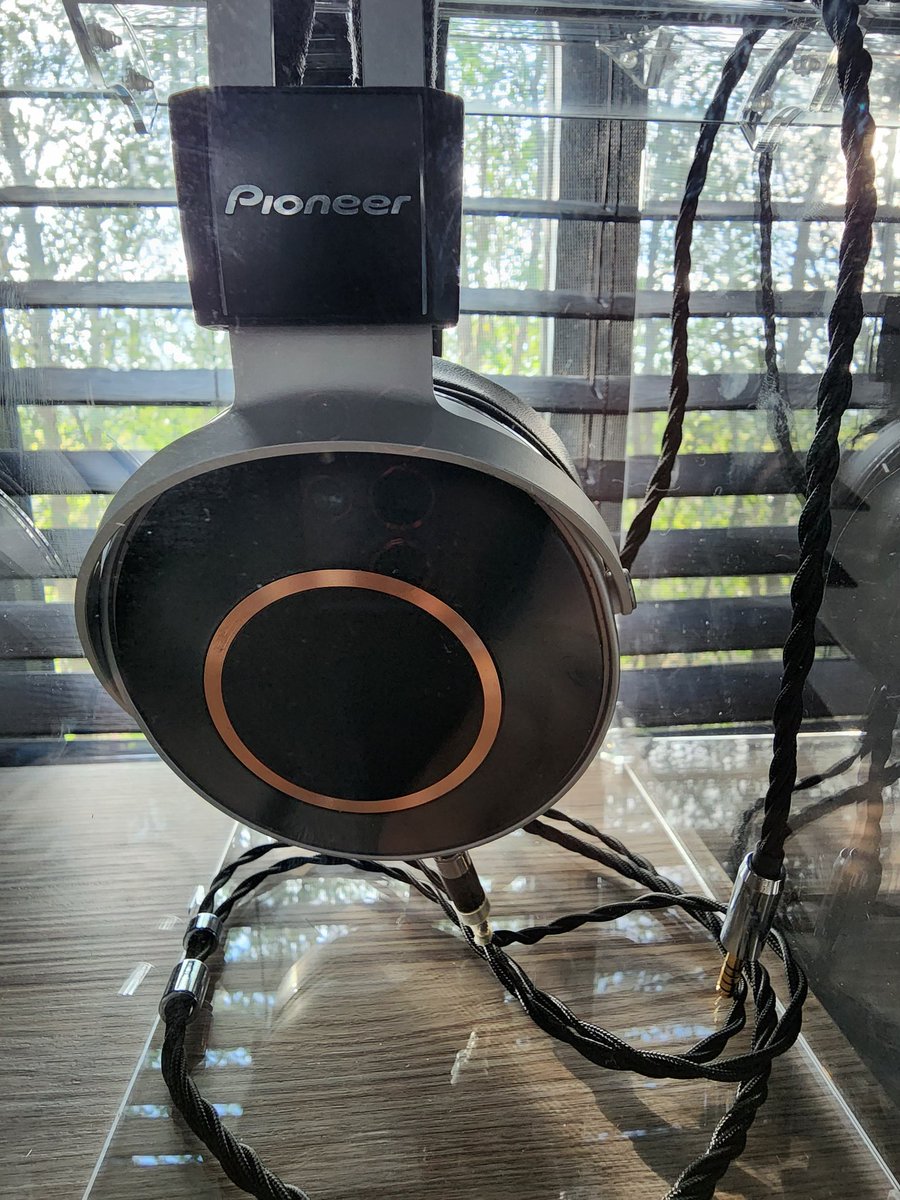 jackri_p's tweet photo. My End Game 2023

Pioneer SE-MONITOR5
NiceHCK BlackDawn customized headphone cable
Sound Tiger Pure
Bispa Brass 4.4 cable
L4 Ultra

OFC BlackDawn was replaced with dual 3.5 rhodium plated connector. It has good bass texture and weight to fullfill SEM5 low range area. Cool! https://t.co/kh1JXOEkIY