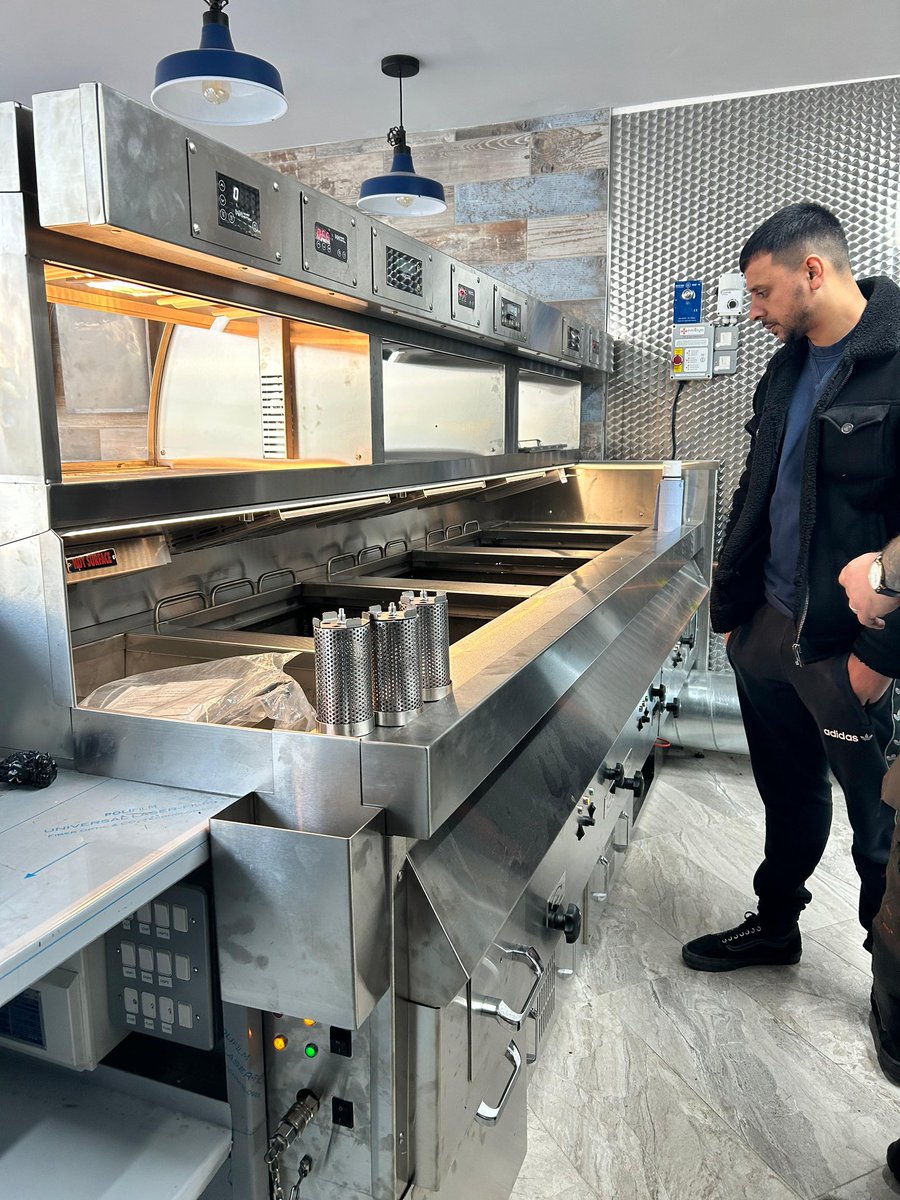 HenryNuttalls's tweet photo. Install complete for @fishnfry87 in #easton #bristol
Brand new shop complete with a 3 Pan HE counter range π
Best of luck with your opening!
#henrynuttall #leading #british #fryingranges #since1865
#fishandchips #chipshop #takeaway #fried #fishandchipshop #fryingrange https://t.co/0ihIGauu1i