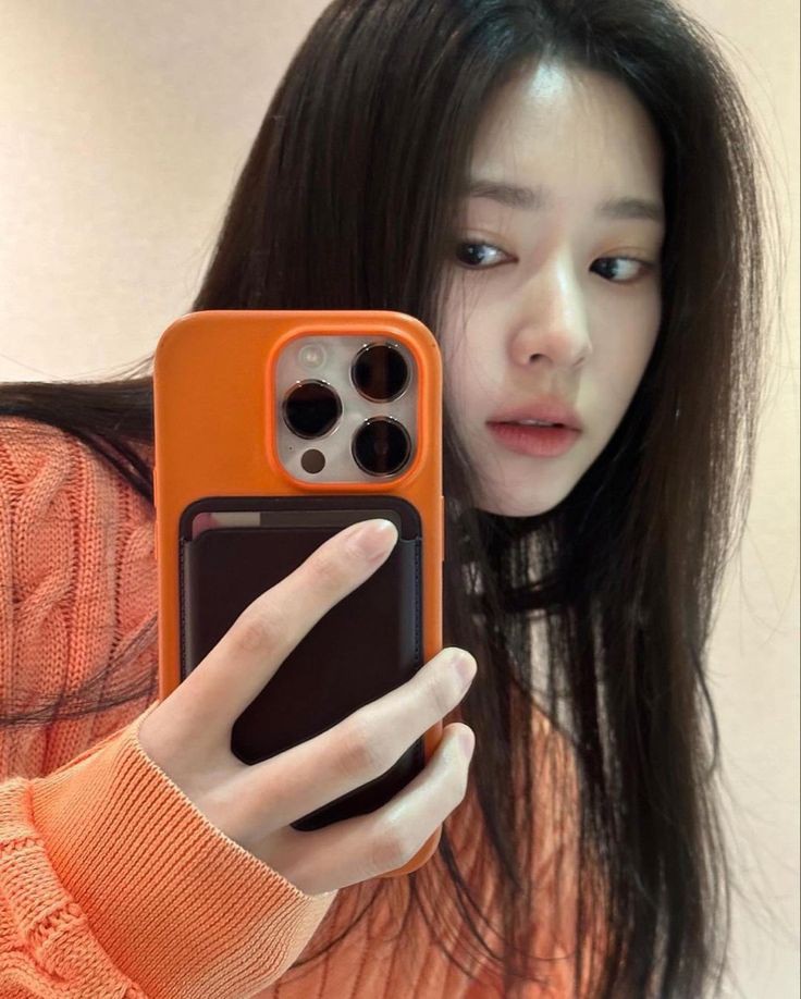 SeraphMinju's tweet photo. Hey, gimana beberapa jam tanpa aku? Drop mirror selfie kalian yang ok itu dong. (Lagi cosplay jeruk) https://t.co/3FKsSxtvI6