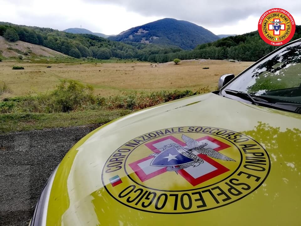 cnsas_Calabria's tweet photo. Sono in corso le ricerche per un uomo disperso in area boschiva con presenza di canaloni nel comune di Cerchiara di Calabria (CS). L’uomo ha lasciato la sua abitazione nel pomeriggio di ieri 18 novembre per dedicarsi alla ricerca di funghi. https://t.co/fPHez6vJwZ