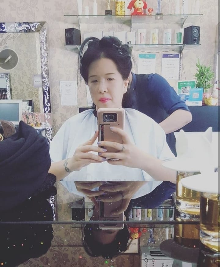 palmerdebra's tweet image. A little pamper me time. Getting my hair trimmed. 😉 #restandrelax #pampertime #selfie