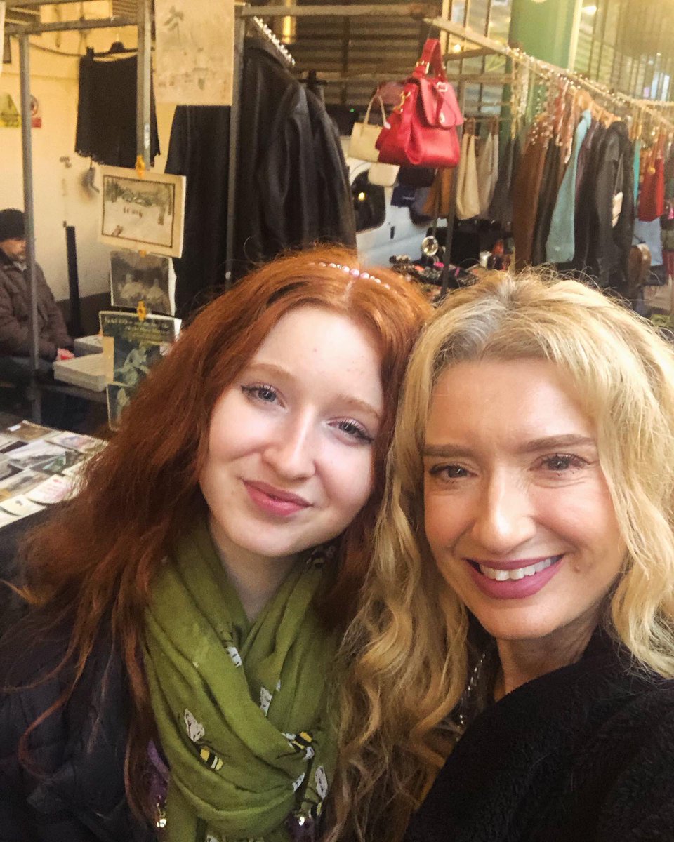 MelanieMasson1's tweet photo. A brilliant girl’s day out with my gorgeous girl yesterday. Shopping at Portobello market and a look round my old haunts where I used to live then a yummy Thai buffet, then we watched the amazing movie Saltburn.Night bus home with some dirty fries! #mummydaughtertime https://t.co/MIVoZs1Yjt