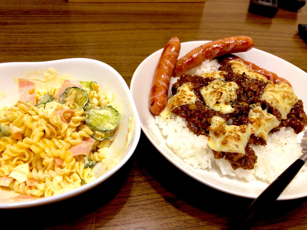 rwdrums893's tweet photo. 奥さんいない時の夜飯がジャンクすぎて酒めちゃ進むし不健康でしかない https://t.co/9bneCsCsTs